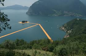 Aus der Ferne recht beschaulich: Christos "Floating Piers"