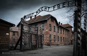 "Arbeit macht frei" - Das Tor zum KZ Auschwitz